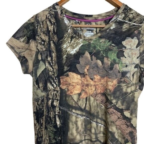 Mossy Oak Tee Shirt Break Country Fitted Camo Camouflage Hunting V-neck Top M - Picture 3 of 7